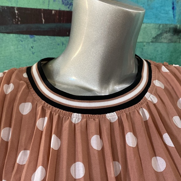 DR2 Polka Dot Blouse - Picture 3 of 9